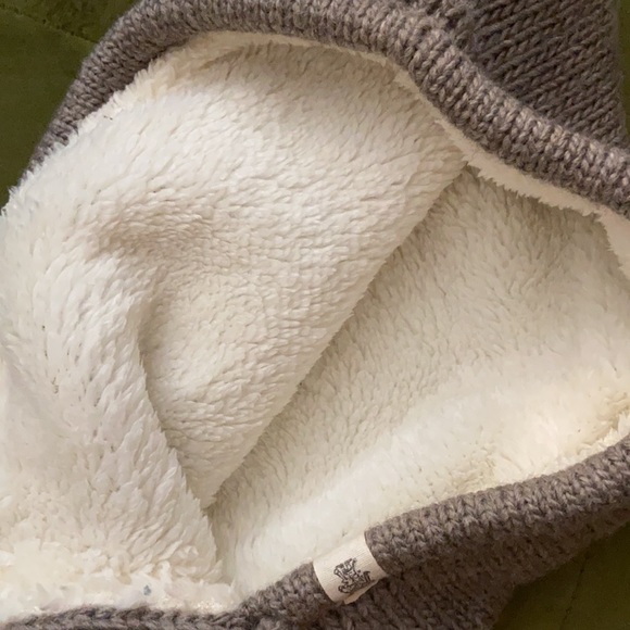 Hood - Picture 5 of 8